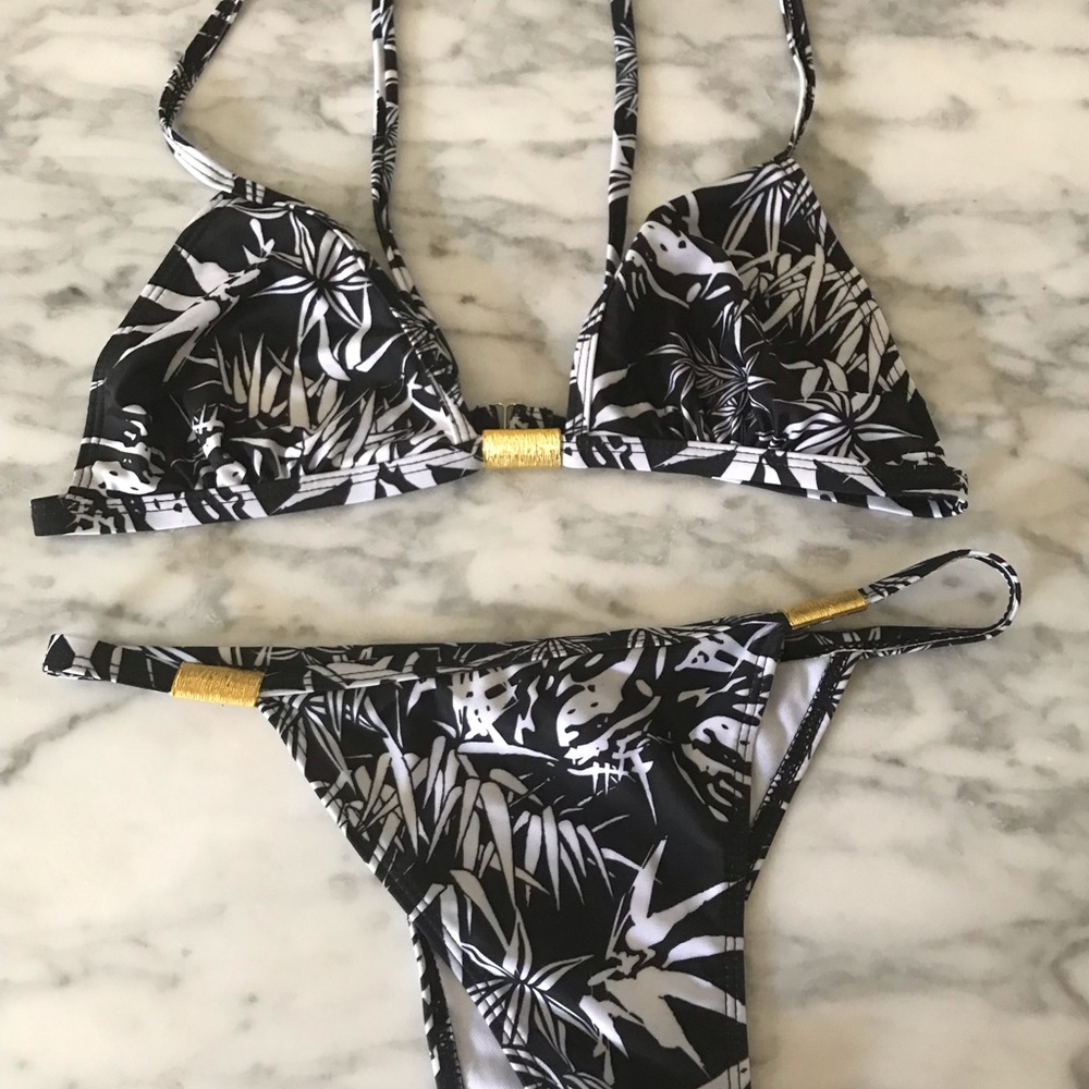 ❌SOLD❌ Black and white bikini with gold detail